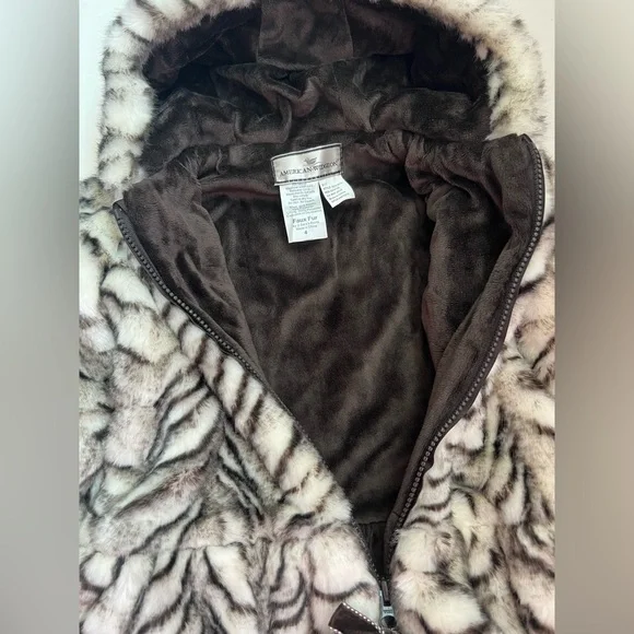 New! Gorgeous American Widgeon Girls' Zip Front Hooded Faux Fur Coat. Size 4